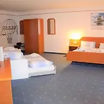 Waldhotel Feldbachtal ホテル ノイウハウス・アム・レンヴェーク