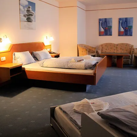 Waldhotel Feldbachtal 酒店 伦韦格地区诺伊豪斯