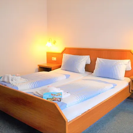 Waldhotel Feldbachtal Otel 3*