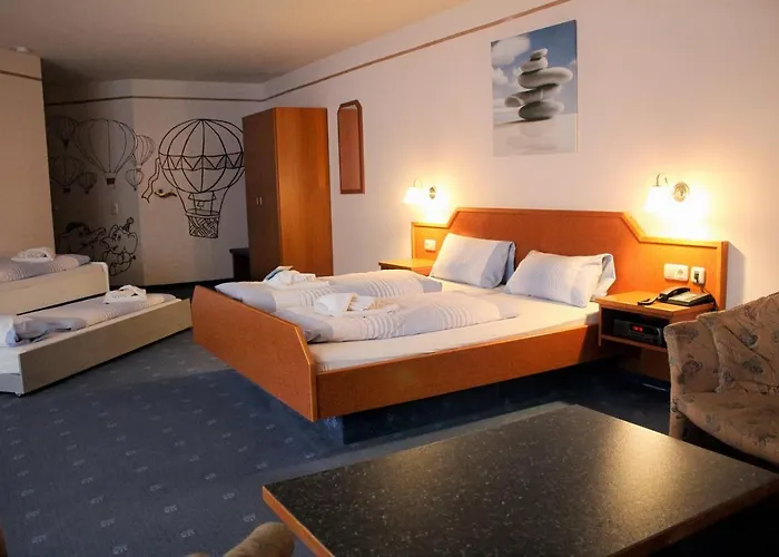 酒店 Waldhotel Feldbachtal 伦韦格地区诺伊豪斯